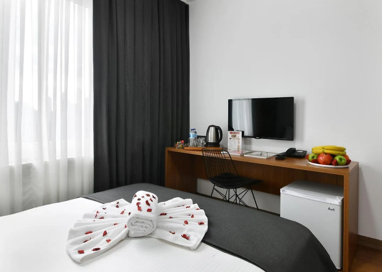 Nish Suites Atasehir Стамбул Отель
