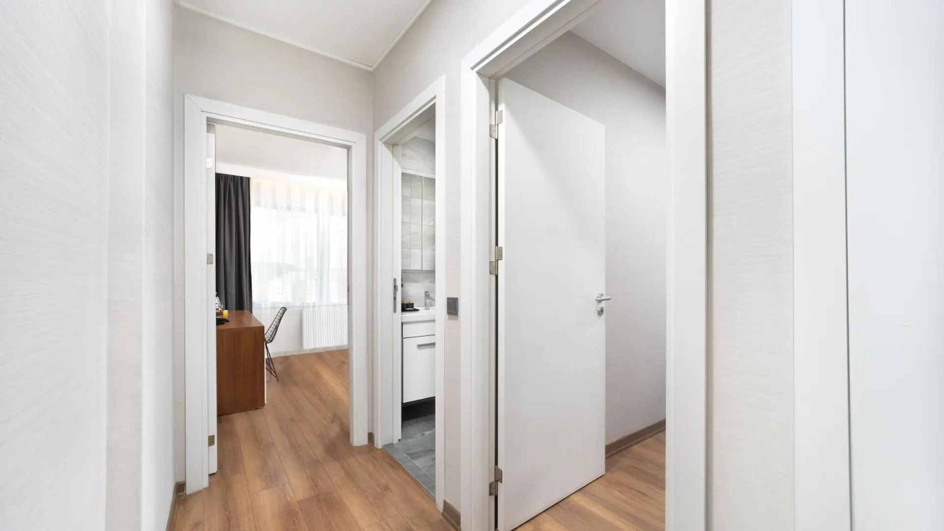 Nish Suites Atasehir Стамбул 3*,  Турция