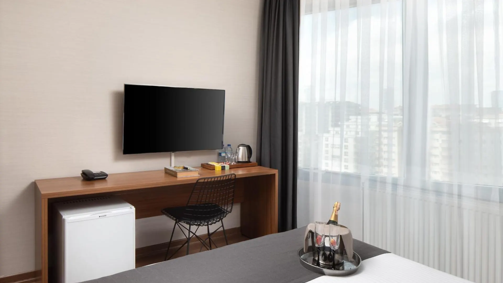 Nish Suites Atasehir Стамбул 3*,