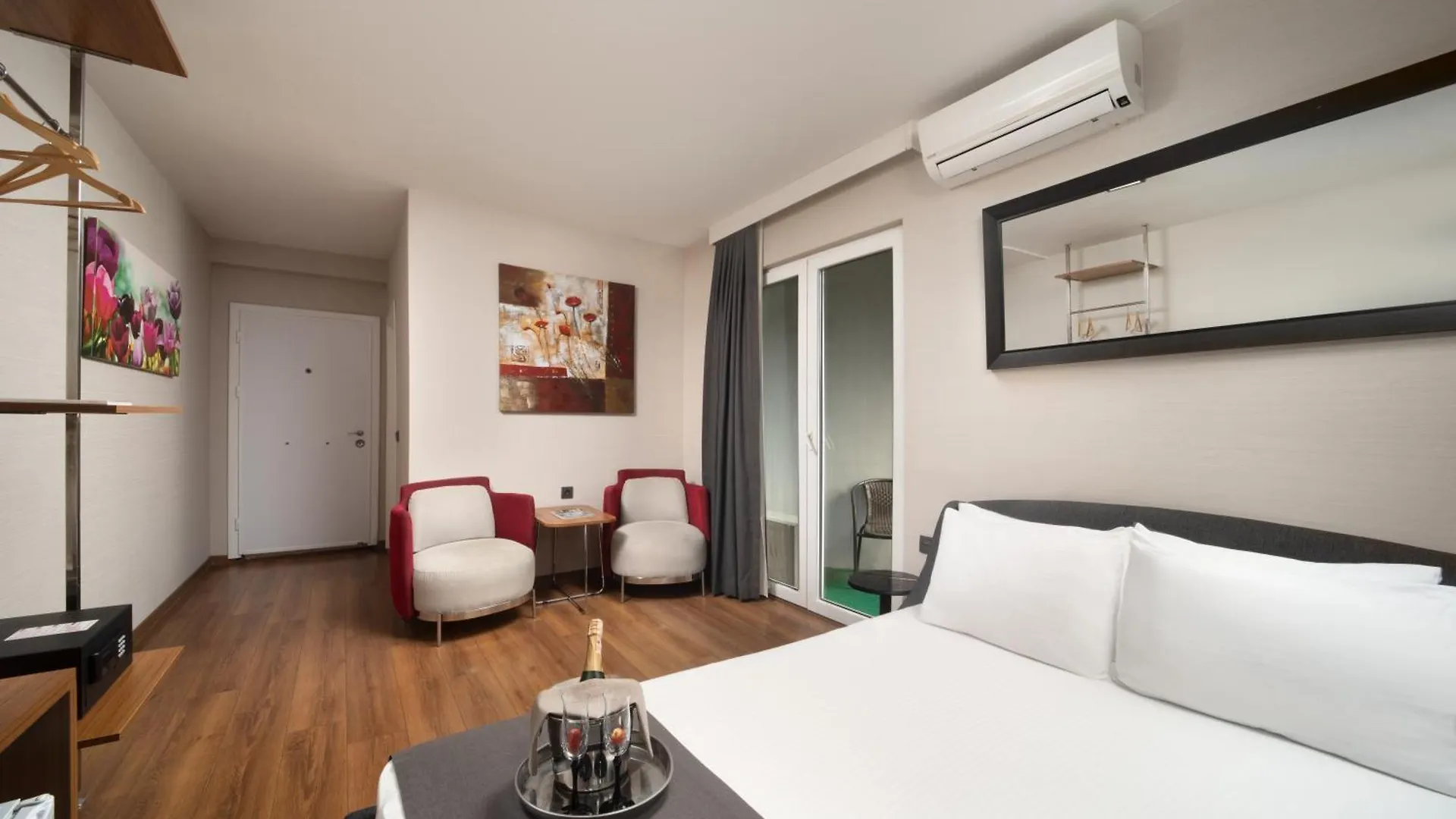 Отель Nish Suites Atasehir Стамбул
