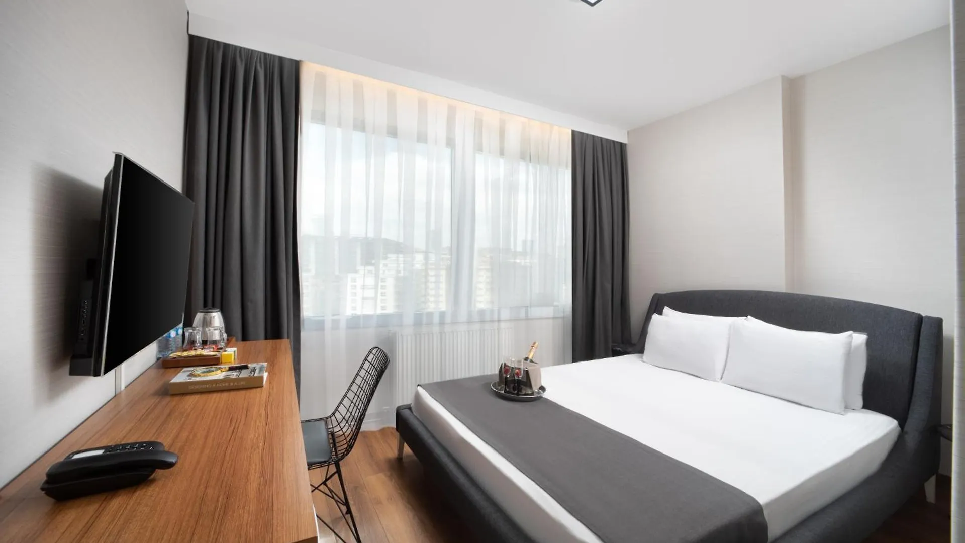 Nish Suites Atasehir Стамбул Отель